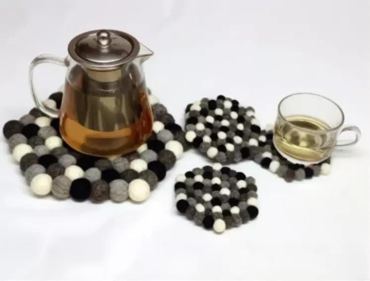 Monochrome Pebble Wool Felt Trivet – Round/Square/Hex cozy_decor