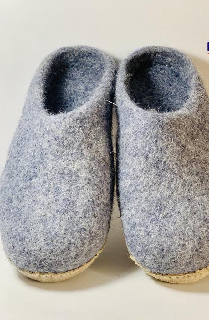 Handcrafted Eco - Friendly Wool Felt Slippers: Cozy Grey Indoor Footwear for Comfort & Warmth Cozy_House_Footwear