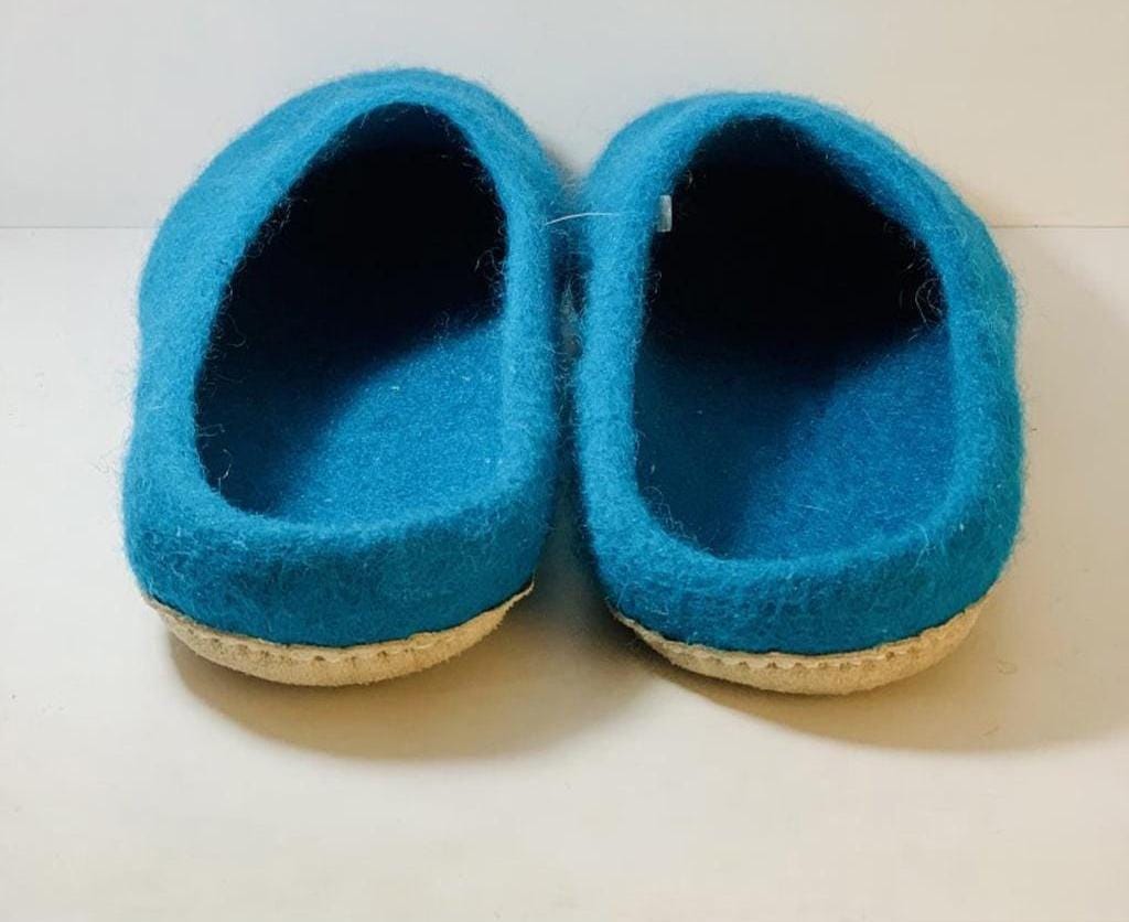 Handcrafted Eco - Friendly Wool Felt Slippers: Cozy Grey Indoor Footwear for Comfort & Warmth Cozy_House_Footwear