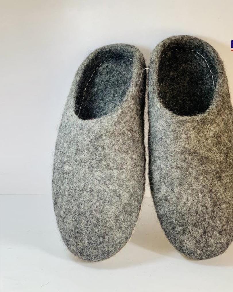 Handcrafted Eco - Friendly Wool Felt Slippers: Cozy Grey Indoor Footwear for Comfort & Warmth Cozy_House_Footwear