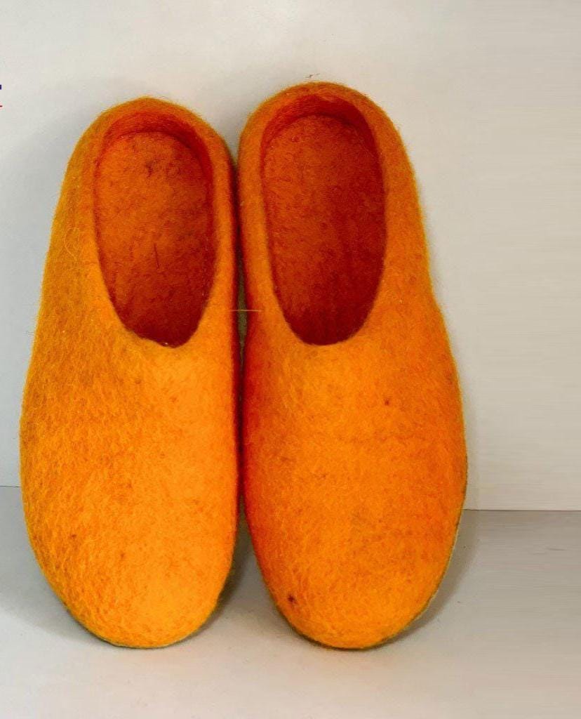 Handcrafted Eco - Friendly Wool Felt Slippers: Cozy Grey Indoor Footwear for Comfort & Warmth Cozy_House_Footwear