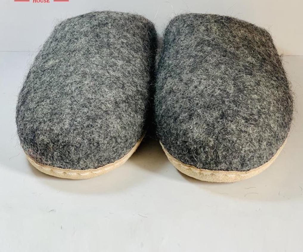 Handcrafted Eco - Friendly Wool Felt Slippers: Cozy Grey Indoor Footwear for Comfort & Warmth Cozy_House_Footwear