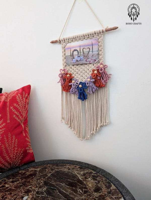 Macramé Wall Hanging: Boho Flowers and Wooden Beads - Photo & Jewelry Holder Cotton