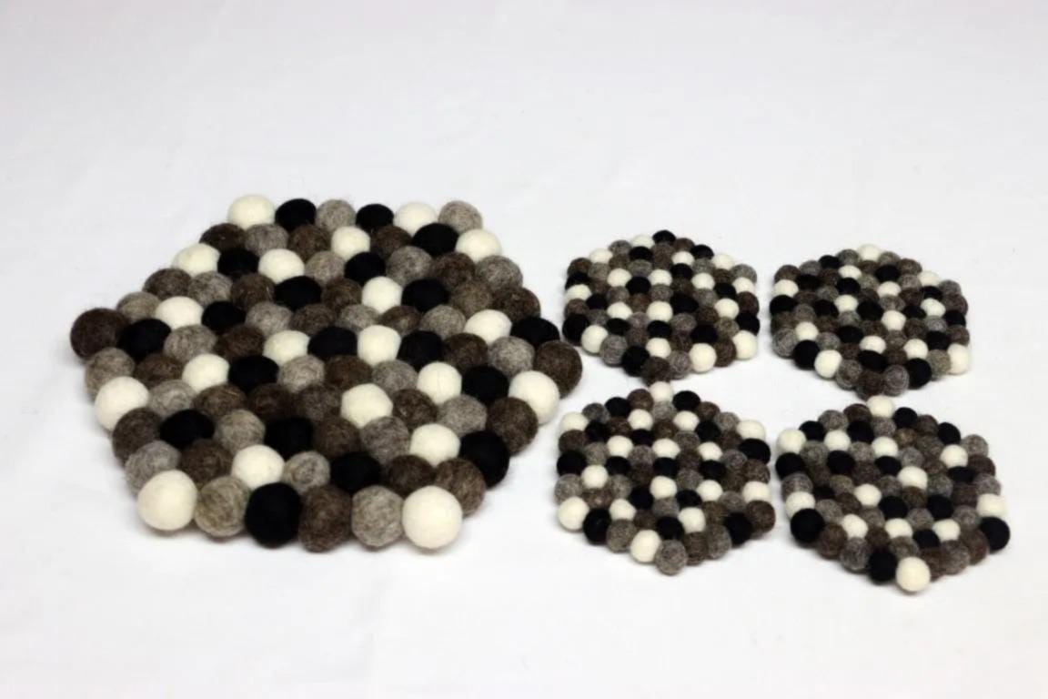 Monochrome Pebble Wool Felt Coaster Set – Round/Square cozy_decor