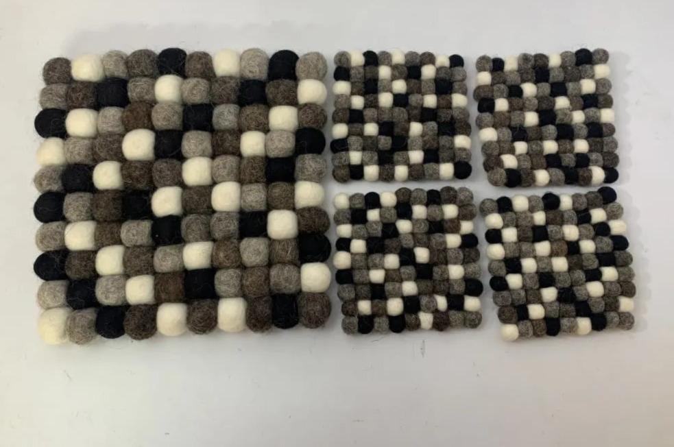 Monochrome Pebble Wool Felt Coaster Set – Round/Square cozy_decor
